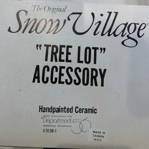 Snow Village - Tree Lot  (In original box) - Picture 2 of 2